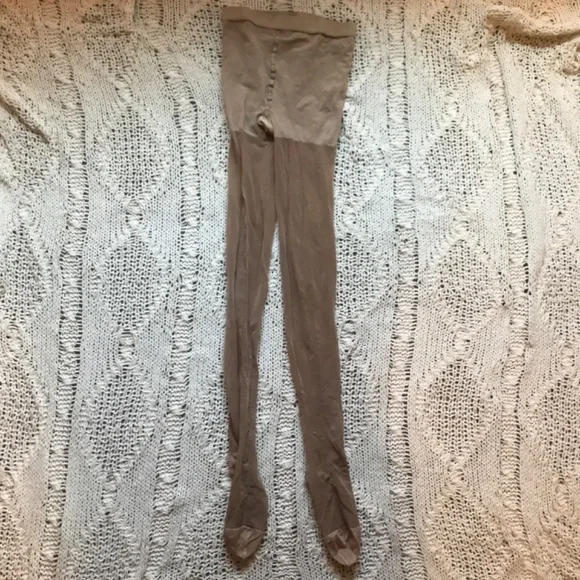 sheer nude compression 15-20 mmhg closed toe pantyhose - Picture 3 of 3